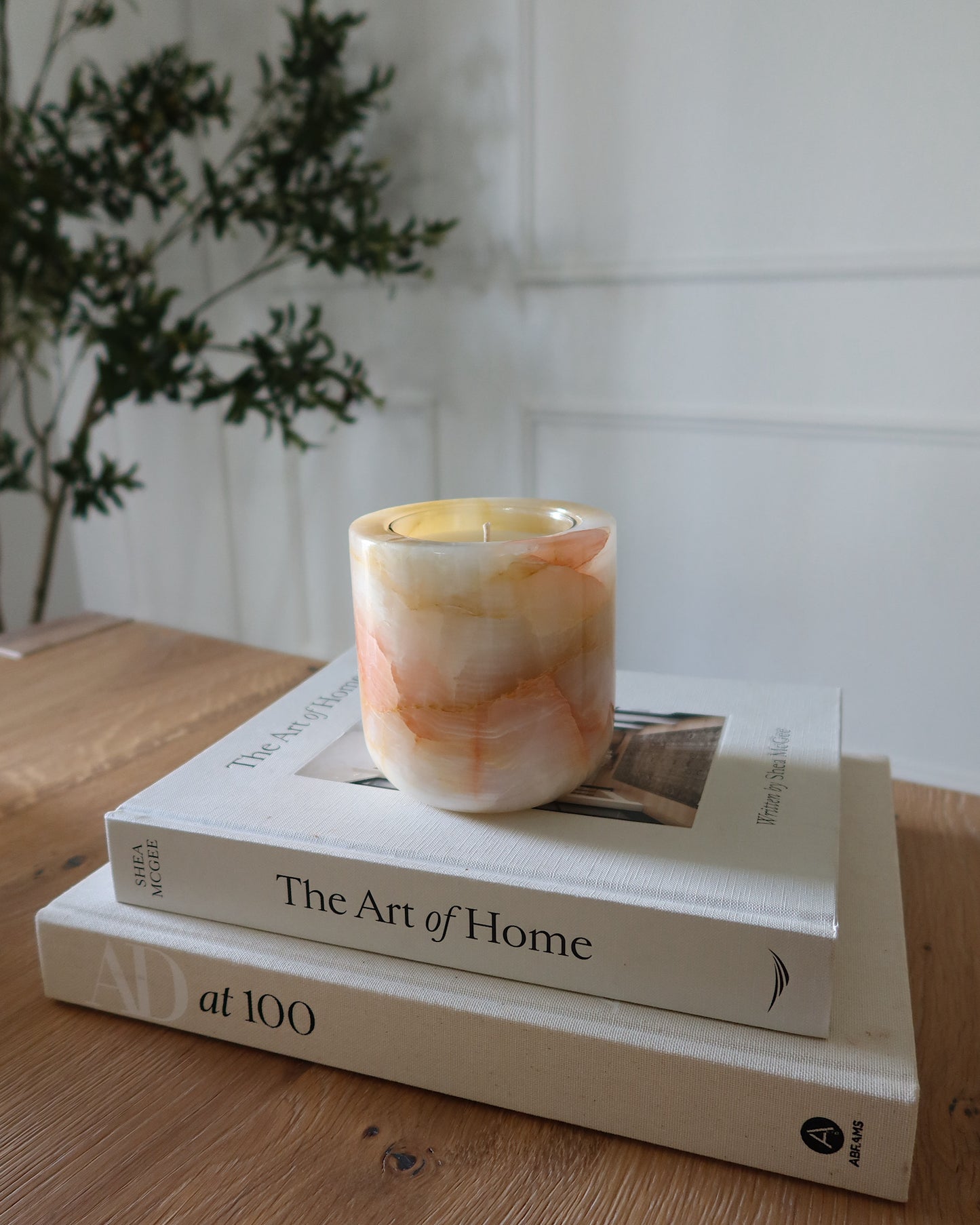WHITE ONYX REFILLABLE CANDLE (PRONOUNCED COPPER VEINING)