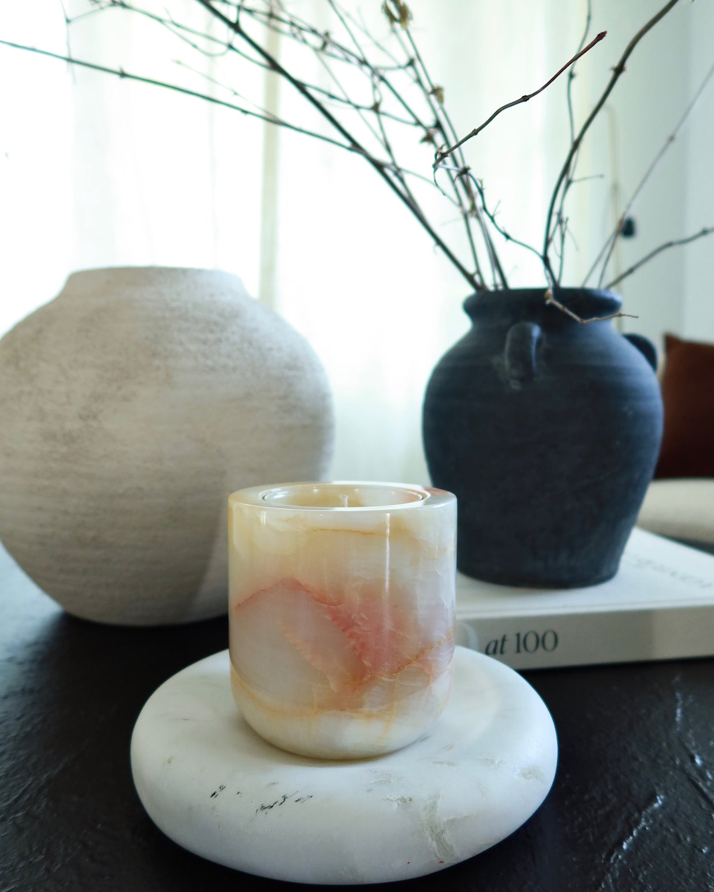 WHITE ONYX REFILLABLE CANDLE (PRONOUNCED COPPER VEINING)